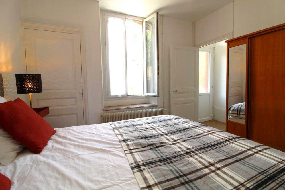 Appartements Le Cru Colbert Бон Екстер'єр фото